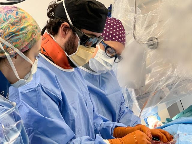 L’Hospital de Sant Pau implanta per primera vegada                      a l’Estat espanyol una nova pròtesi per a la reparació endovascular de l’arc aòrtic distal