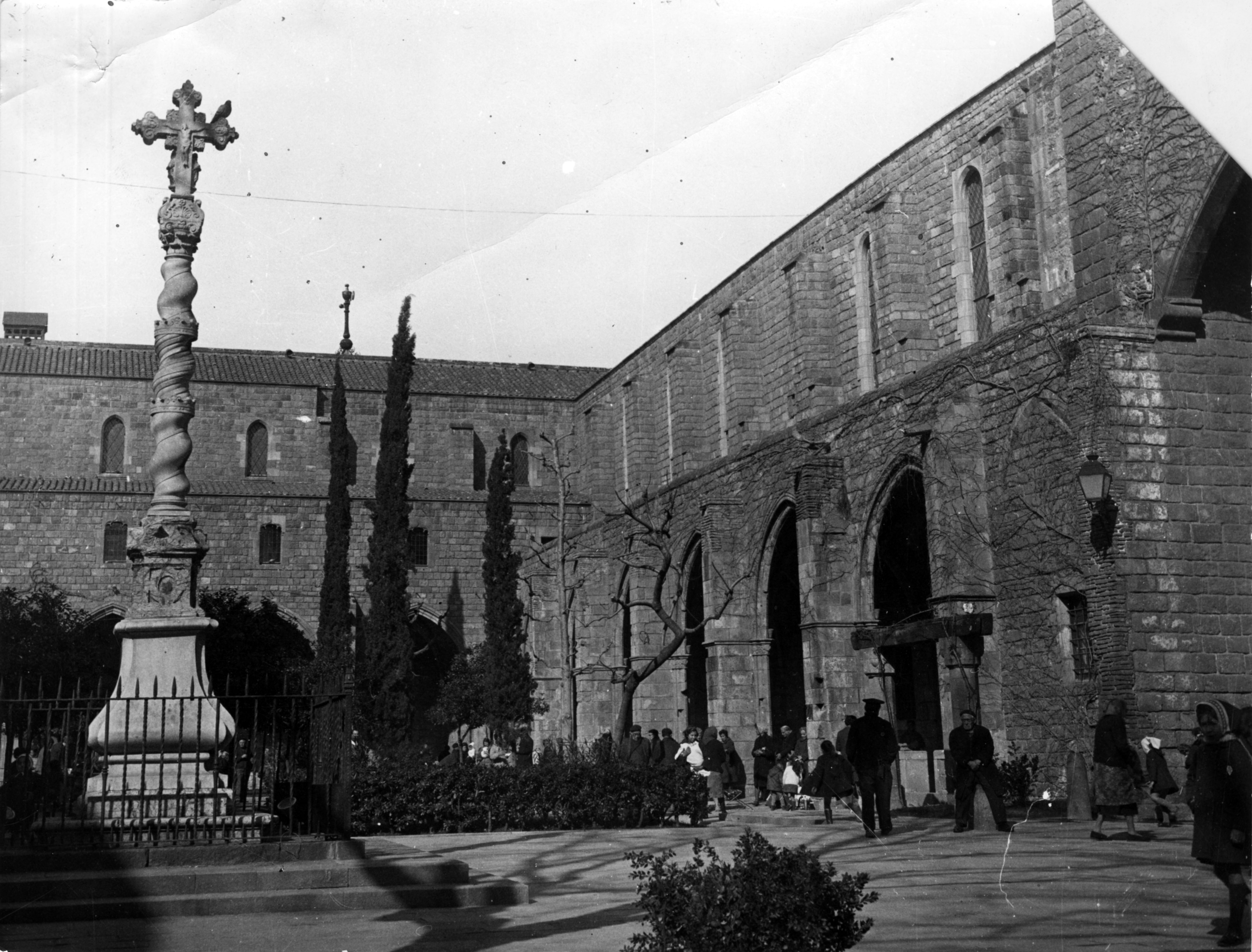 Patio gótico del Hospital de la Santa Creu i Creu - Calle Hospital de Barcelona
