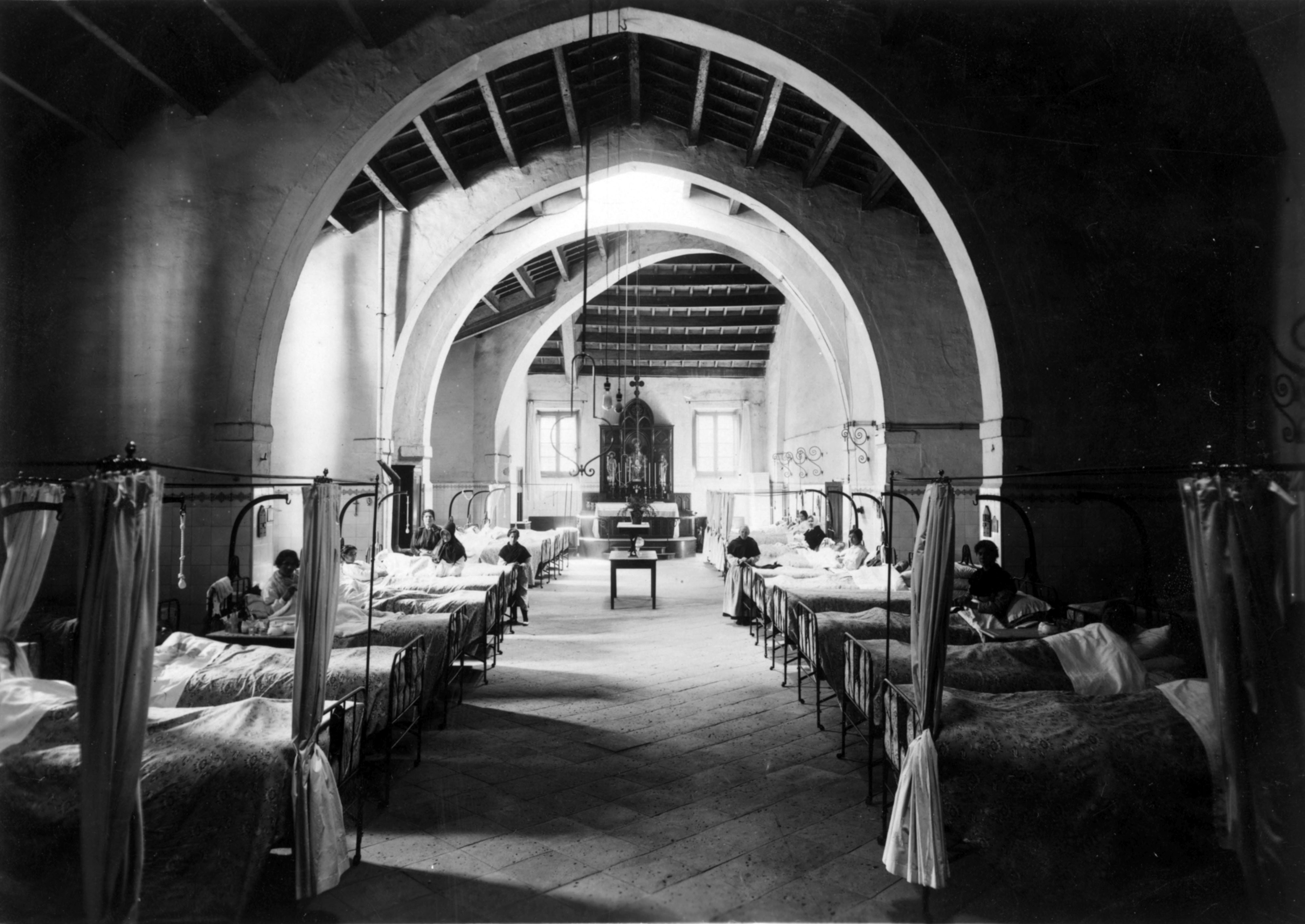 Sala gótica femenina del Hospital de la Santa Creu - Calle Hospital de Barcelona