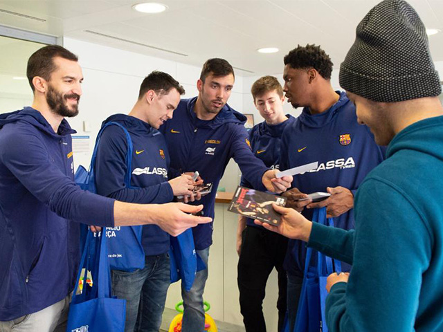 L’equip de bàsquet del FC Barcelona a Sant Pau